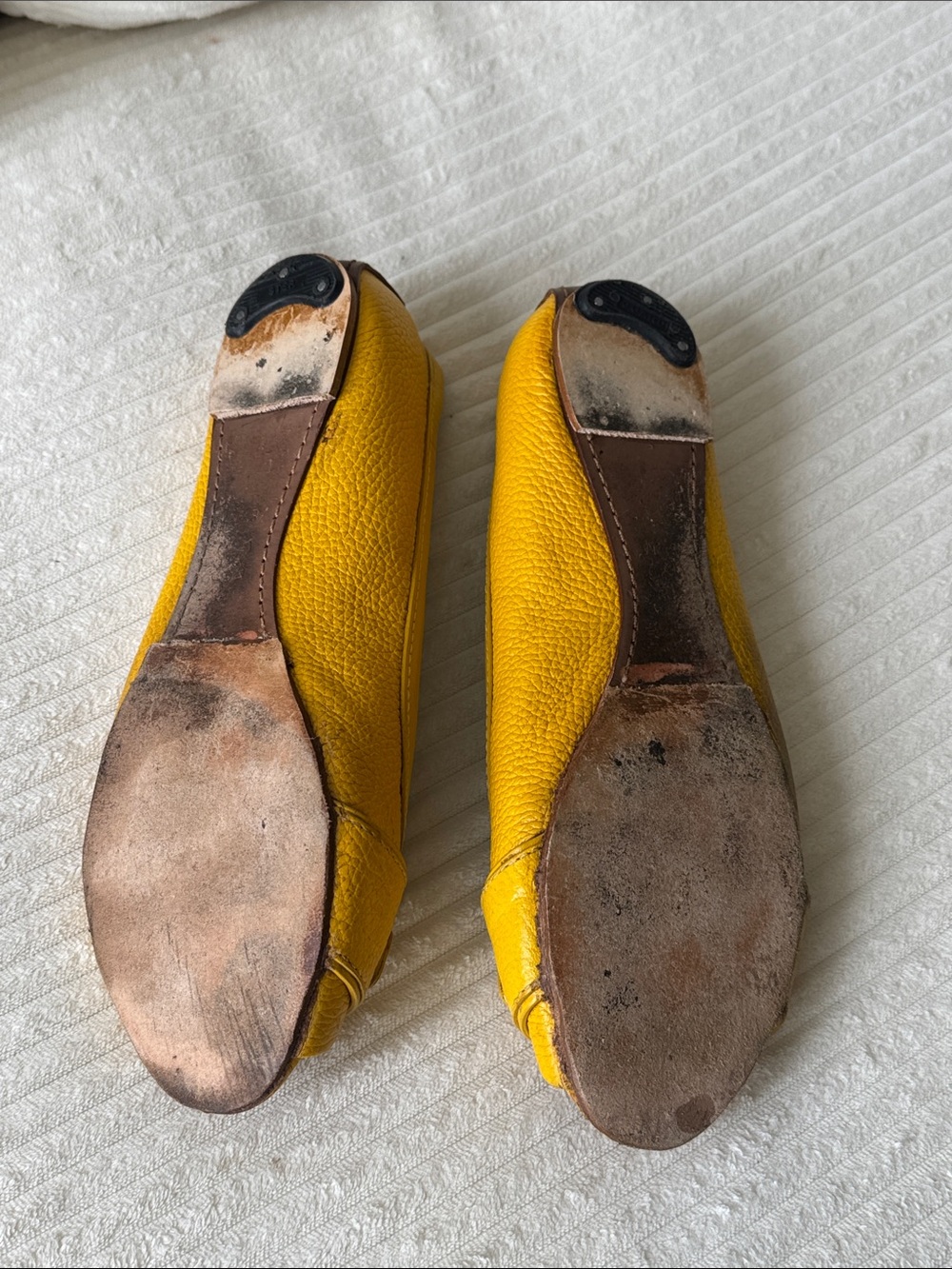 Tory Burch Yellow Flats Size 8.5 - Picture 12 of 13